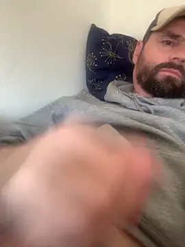 Snapshot of TB1977DK chatting on February 19, 8:32 am TB1977DK online show from February 19, 8:32 am