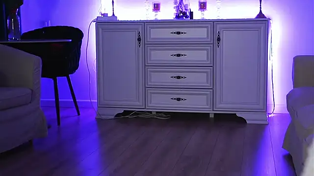 ivyleague  online show from February 6, 6:00 pm