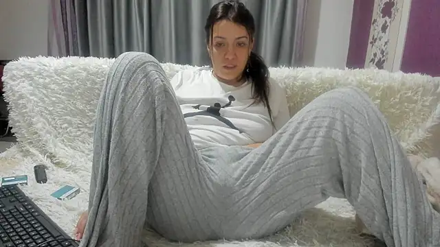 Dyana Kaylinn online show from February 14, 4:04 am