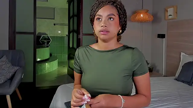 nayah   online show from November 4, 7:35 pm