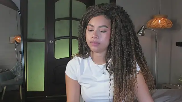 nayah   online show from February 12, 7:53 pm