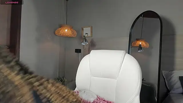 nayah   online show from March 17, 8:01 pm