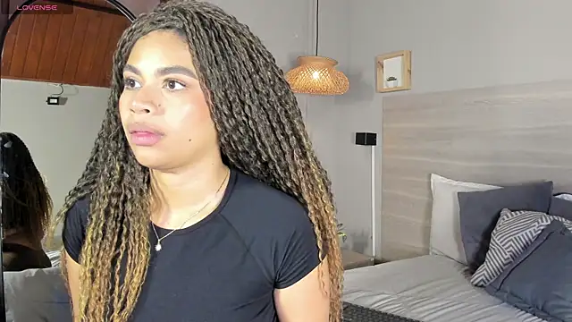 nayah   online show from April 14, 9:10 pm