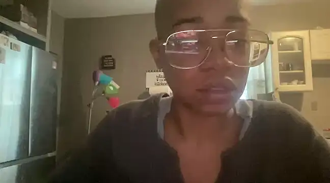 MommyConfident online show from December 1, 8:20 pm