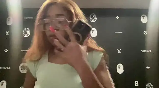 MommyConfident online show from December 22, 2:17 am