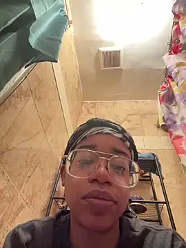 MommyConfident online show from January 27, 10:49 pm