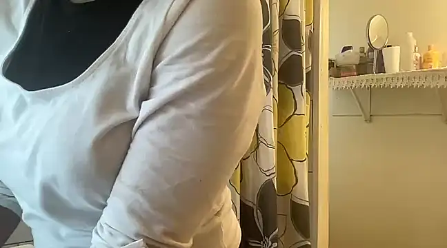 MommyConfident online show from March 6, 7:43 pm