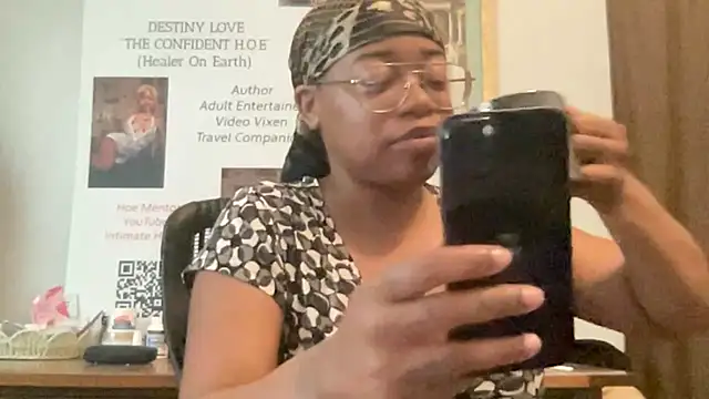 MommyConfident online show from June 7, 7:39 pm