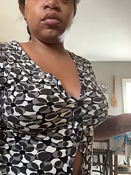 MommyConfident online show from July 15, 2:44 pm