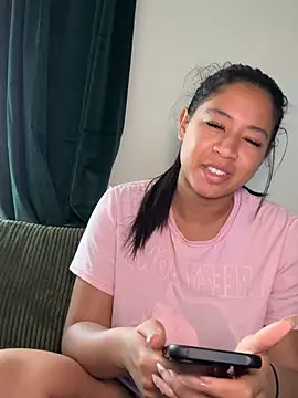 Snapshot of VanessaBling chatting on February 3, 4:12 pm VanessaBling online show from February 3, 4:12 pm