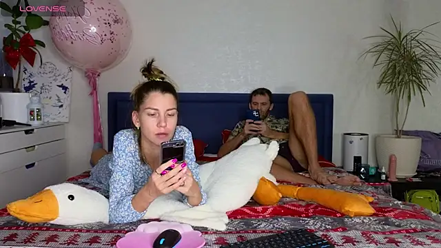 Snapshot of FoxLoveBasik chatting on December 12, 6:10 pm FoxLoveBasik online show from December 12, 6:10 pm