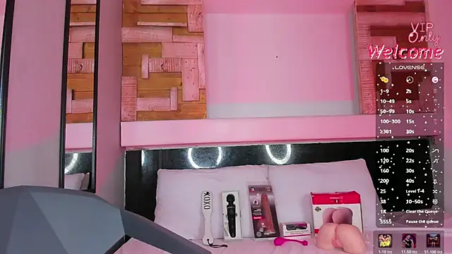 AmberAdams  online show from March 26, 12:33 pm