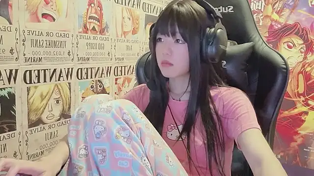 Snapshot of SNAKEgirlQAQ chatting on June 1, 4:41 pm SNAKEgirlQAQ online show from June 1, 4:41 pm