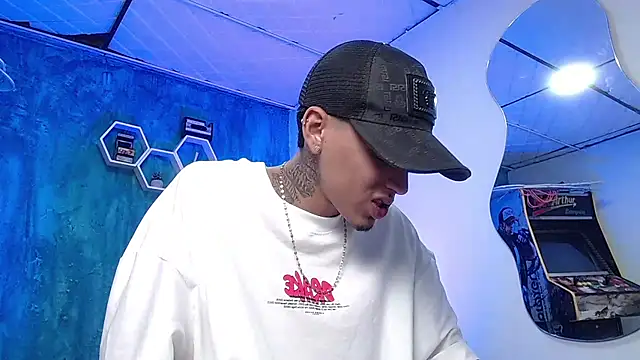 Liam lee online show from December 9, 4:37 pm