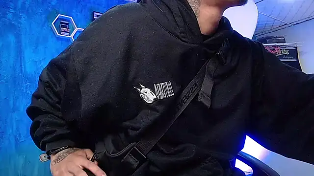 Liam lee online show from December 10, 12:49 pm