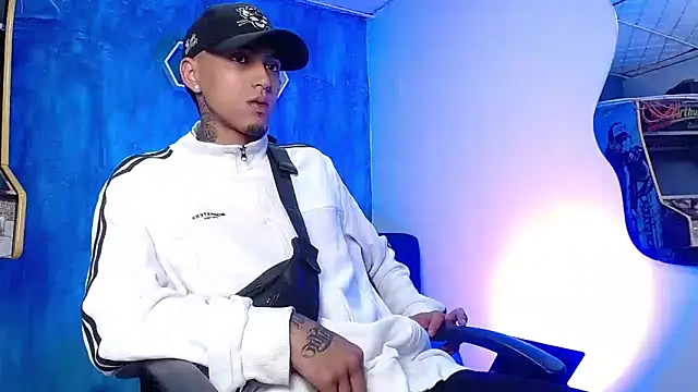 Liam lee online show from December 26, 12:49 pm