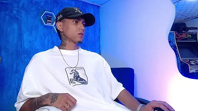 Liam lee online show from February 7, 1:11 pm