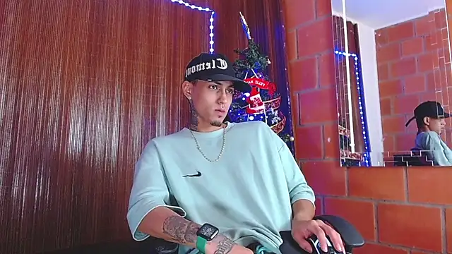 Liam lee online show from December 19, 4:14 pm