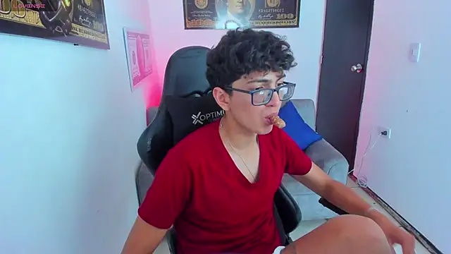 TylerWhite  online show from March 18, 2:47 am