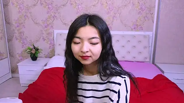 Shy Kira online show from December 9, 12:40 pm