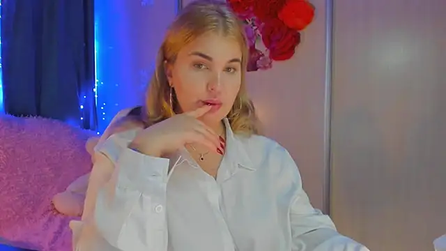 CoraSwon online show from February 4, 5:55 pm