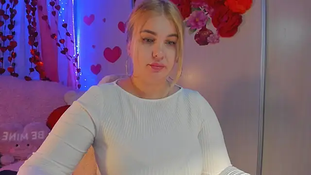 CoraSwon online show from February 14, 7:23 pm