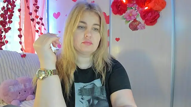 CoraSwon online show from February 25, 7:52 am