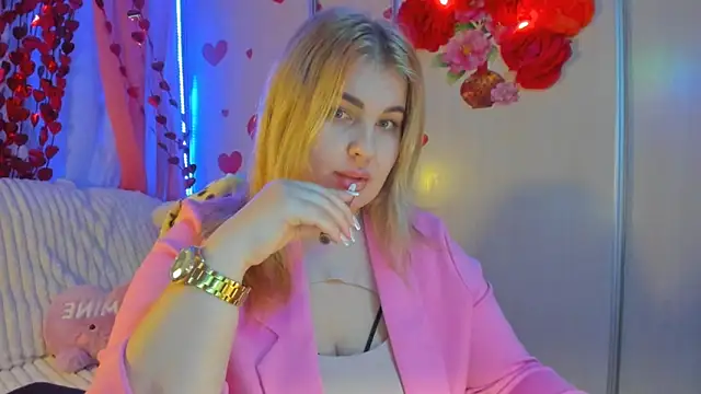 CoraSwon online show from February 25, 7:14 pm