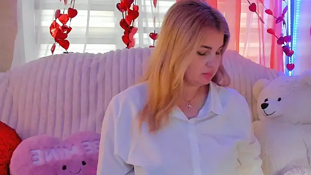 CoraSwon online show from February 27, 10:37 am