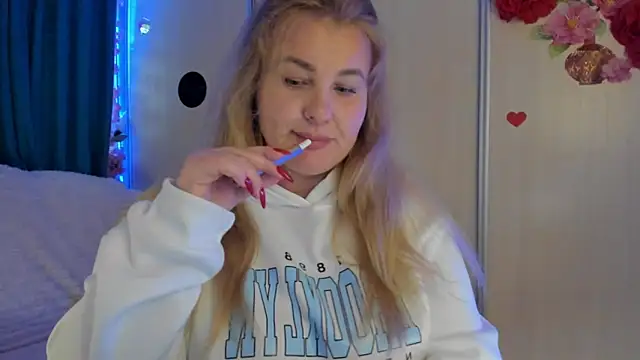 CoraSwon online show from September 26, 7:56 am