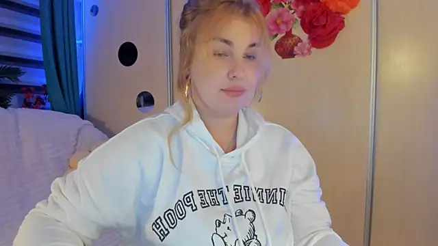 CoraSwon online show from October 29, 11:39 pm