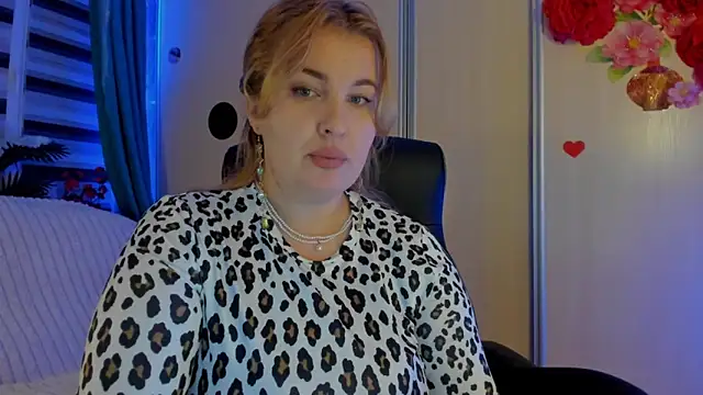 CoraSwon online show from November 5, 9:48 pm