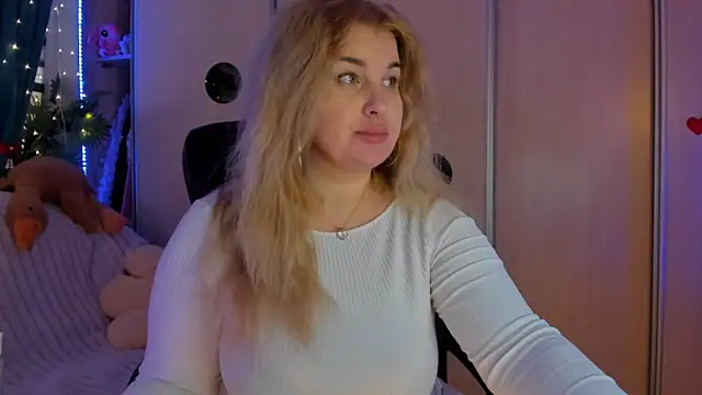 CoraSwon online show from February 3, 7:24 am