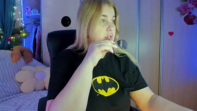 CoraSwon online show from February 7, 5:55 am