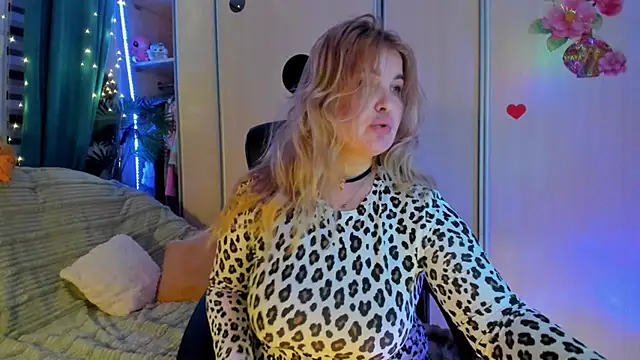 CoraSwon online show from February 22, 5:00 pm