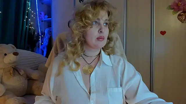 CoraSwon online show from March 18, 6:00 pm