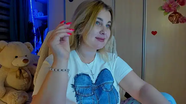 CoraSwon online show from March 25, 7:31 pm