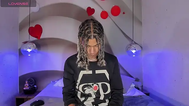 Maxim-Walker online show from February 18, 3:31 am