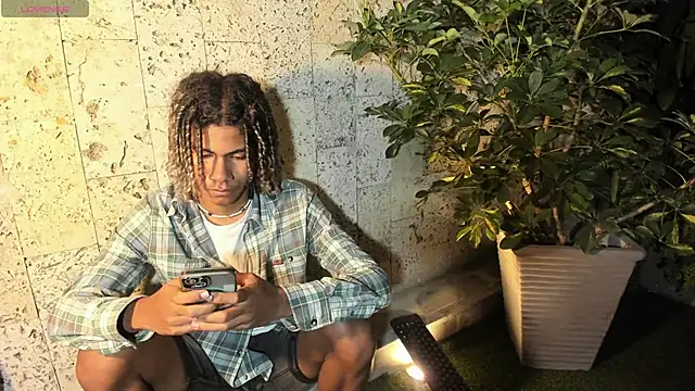 Maxim-Walker online show from March 8, 3:17 am