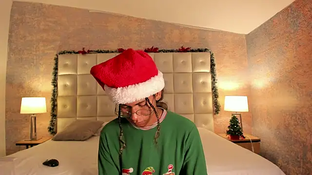 Maxim-Walker online show from December 16, 3:11 am