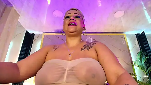 Snapshot of GianellaCox_ chatting on March 14, 1:35 pm GianellaCox online show from March 14, 1:35 pm