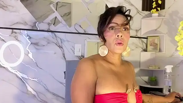 AmberNix online show from July 18, 12:20 pm