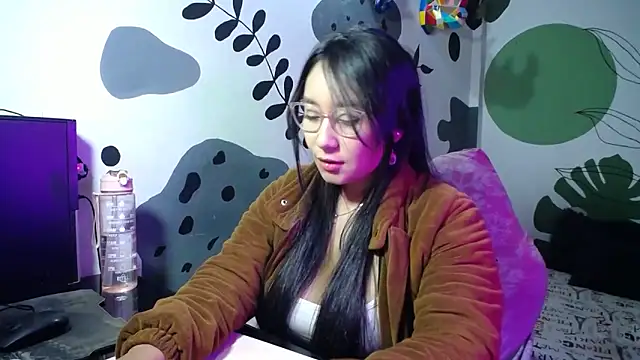 Snapshot of Anny_Angelic chatting on June 21, 4:04 am Anny Angelic online show from June 21, 4:04 am