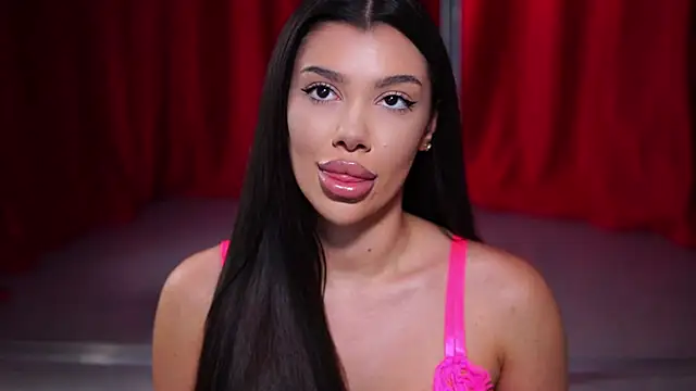 Snapshot of NatyDesiree chatting on January 24, 10:41 pm NatyDesiree online show from January 24, 10:41 pm