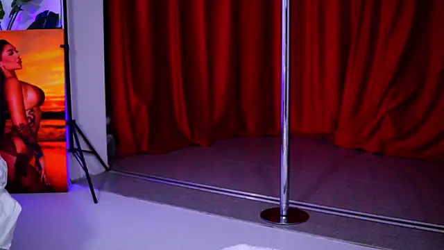 NatyDesiree online show from December 3, 5:04 am