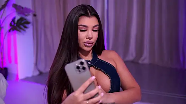 NatyDesiree online show from March 11, 7:31 pm