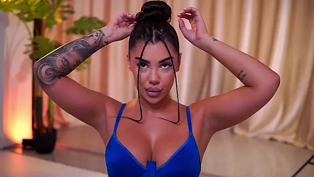 NatyDesiree online show from July 30, 7:02 pm