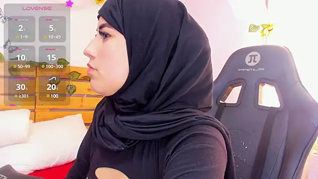 Snapshot of amira_nazer chatting on February 25, 2:00 pm amira nazer online show from February 25, 2:00 pm