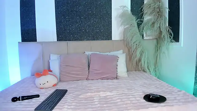 Alaia Manson online show from February 3, 7:52 pm