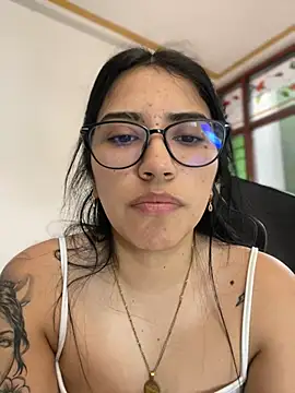 Snapshot of SaritaHot_69 chatting on December 11, 6:42 pm SaritaHot 69 online show from December 11, 6:42 pm